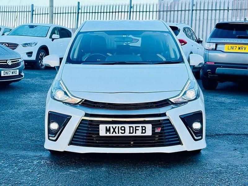 Used Toyota Prius 122 HP (89 kW) 2019 White MPV