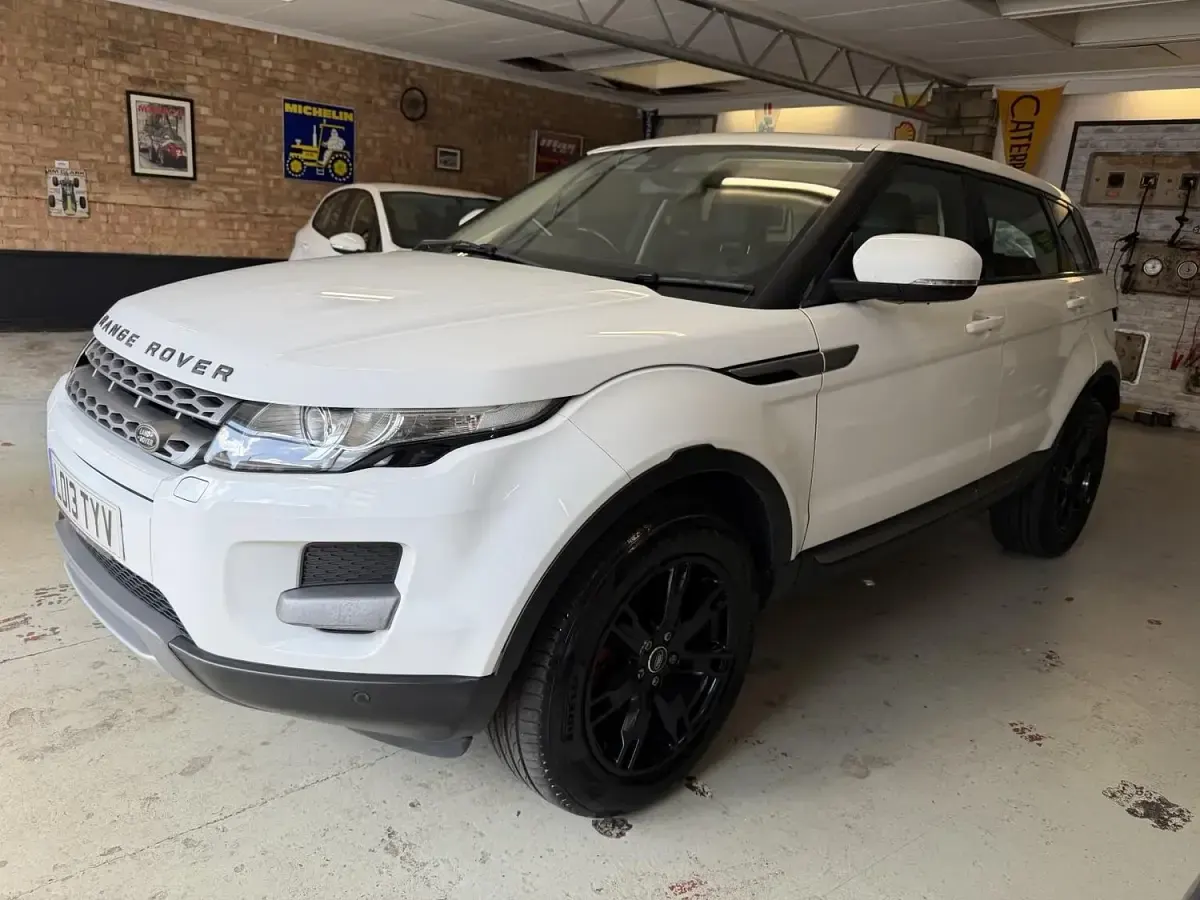 Used Land Rover Range Rover evoque Pure 190 HP (139 kW) 2013 White SUV