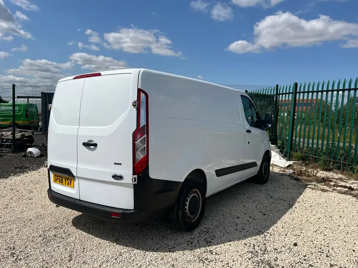 Used Ford Transit Custom 105 HP (77 kW) 2018 White Van