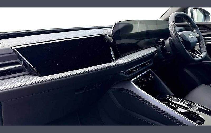 Used Audi Q5 Sportback S-Line 201 HP (147 kW) 2025 White SUV