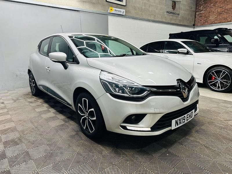 Used Renault Clio V Play 90 HP (66 kW) 2025 Grey Hatchback