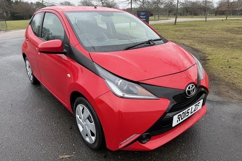 Used Toyota Aygo X-play 69 HP (50 kW) 2015 Red Hatchback