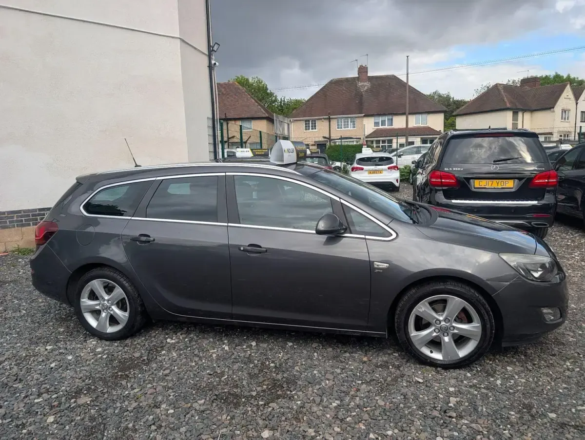 Begagnad Vauxhall Astra SRi 2011 Grå Kombi