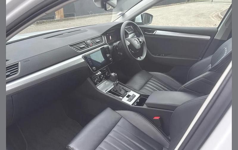 Used Skoda Superb SE Technology 150 HP (110 kW) 2023 White Estate