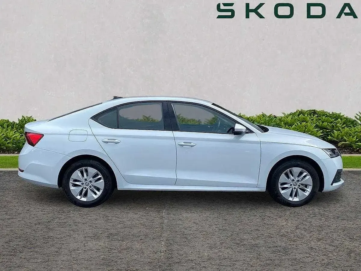 Used Skoda Octavia SE 81 HP (59 kW) 2023 Moon white metallic Hatchback