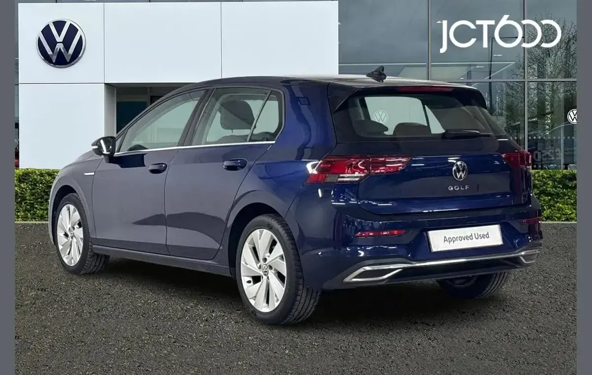 Used VW Golf VIII Style 147 HP (108 kW) 2021 Blue Hatchback