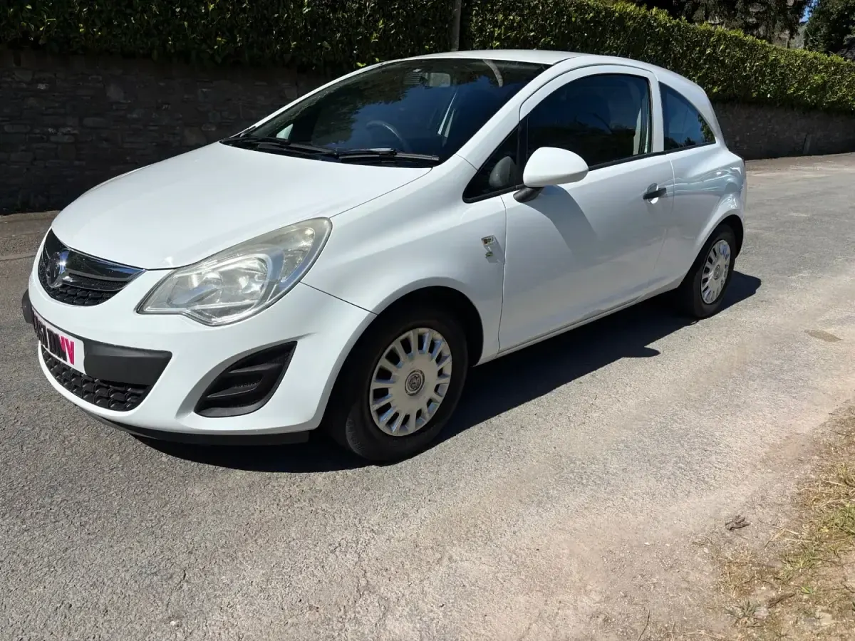 Second-hand Vauxhall Corsa S 65 CP (47 kW) 2012 Alb Hatchback