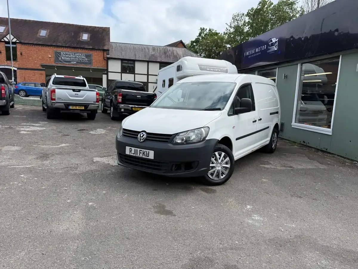 Used VW Caddy 102 HP (75 kW) 2011 White MPV