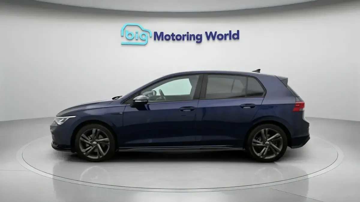 Used VW Golf VIII R-line 150 HP (110 kW) 2023 Blue Hatchback