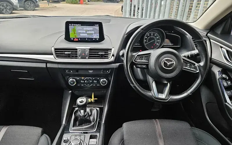 Used Mazda 3 Inclusive 120 HP (88 kW) 2014 White Hatchback