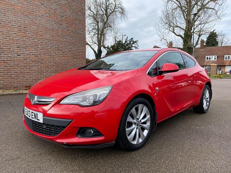 Used Vauxhall Astra SRi 165 HP (121 kW) 2013 Red Coupe