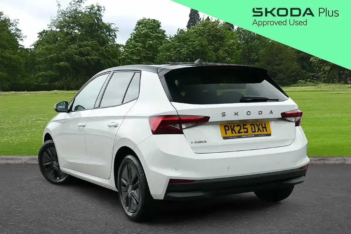 Used Skoda Fabia Design Edition 113 HP (83 kW) 2025 White Hatchback