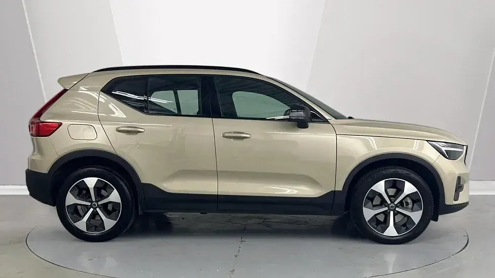 Used Volvo XC40 Plus 161 HP (118 kW) 2024 Gold SUV