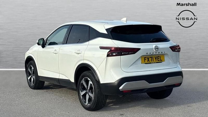 Used Nissan Qashqai N-Connecta 140 HP (102 kW) 2021 White SUV