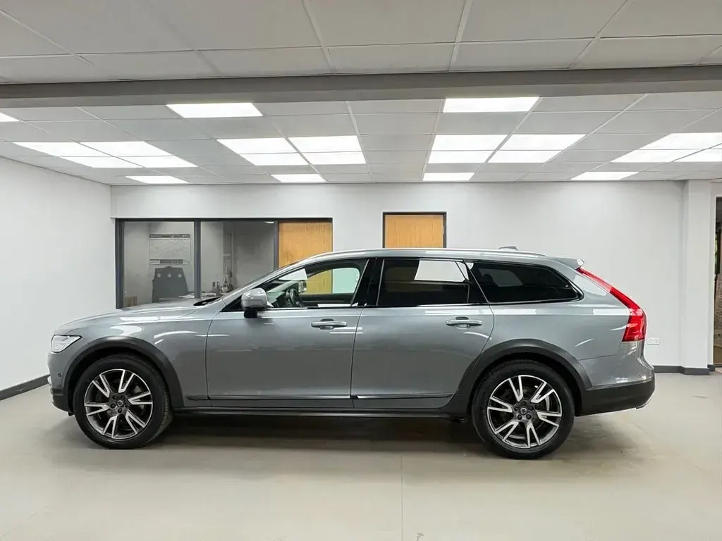 Used Volvo V90 CC Plus 190 HP (139 kW) 2019 Grey Estate