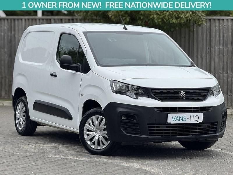 White Used 2021 Peugeot Partner MPV | £6,945 (Good price) - Image 1/4