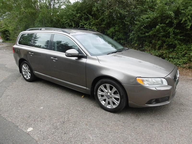 Grey Used 2009 Volvo V70 SE Estate | £2,495 (Fair price) - Image 1/4