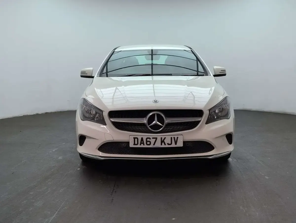Used Mercedes CLA180 122 HP (89 kW) 2017 White Coupe