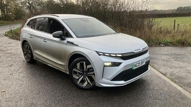 Brilliant silver metallic Used 2025 Skoda Enyaq iV SportLine SUV | £35,495 (Expensive) - Image 1/1