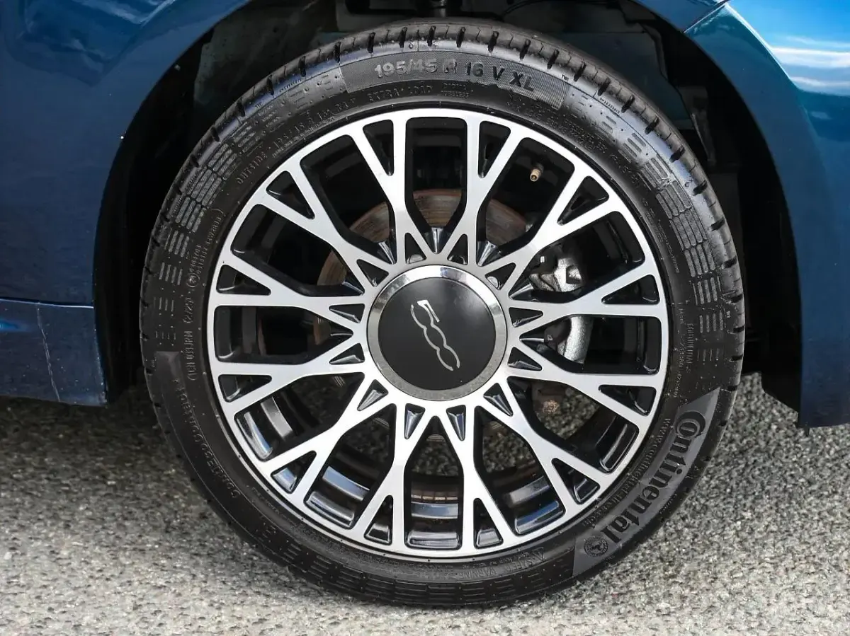 Usado Fiat 500C S 70 HP (51 kW) 2024 Azul Cabrios