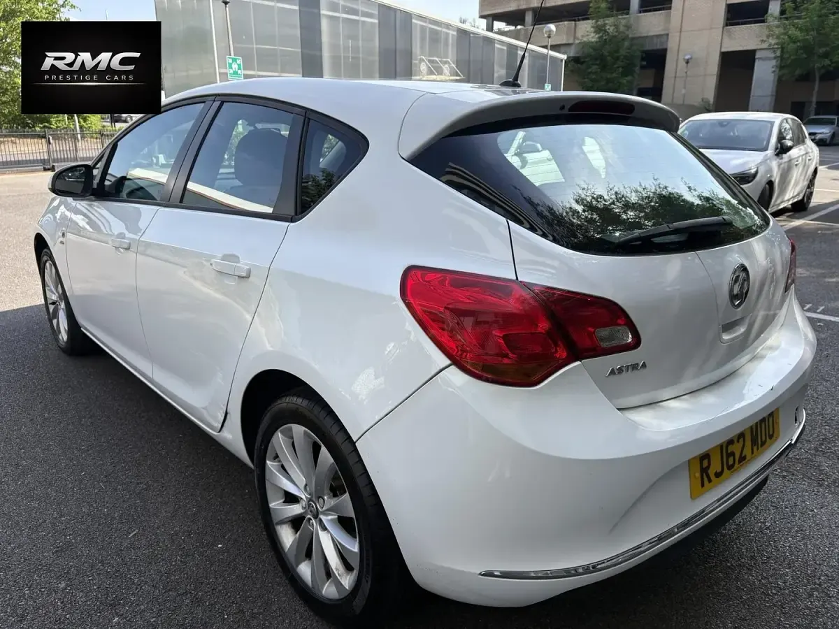 Usado Vauxhall Astra Active 2013 Blanco Utilitario