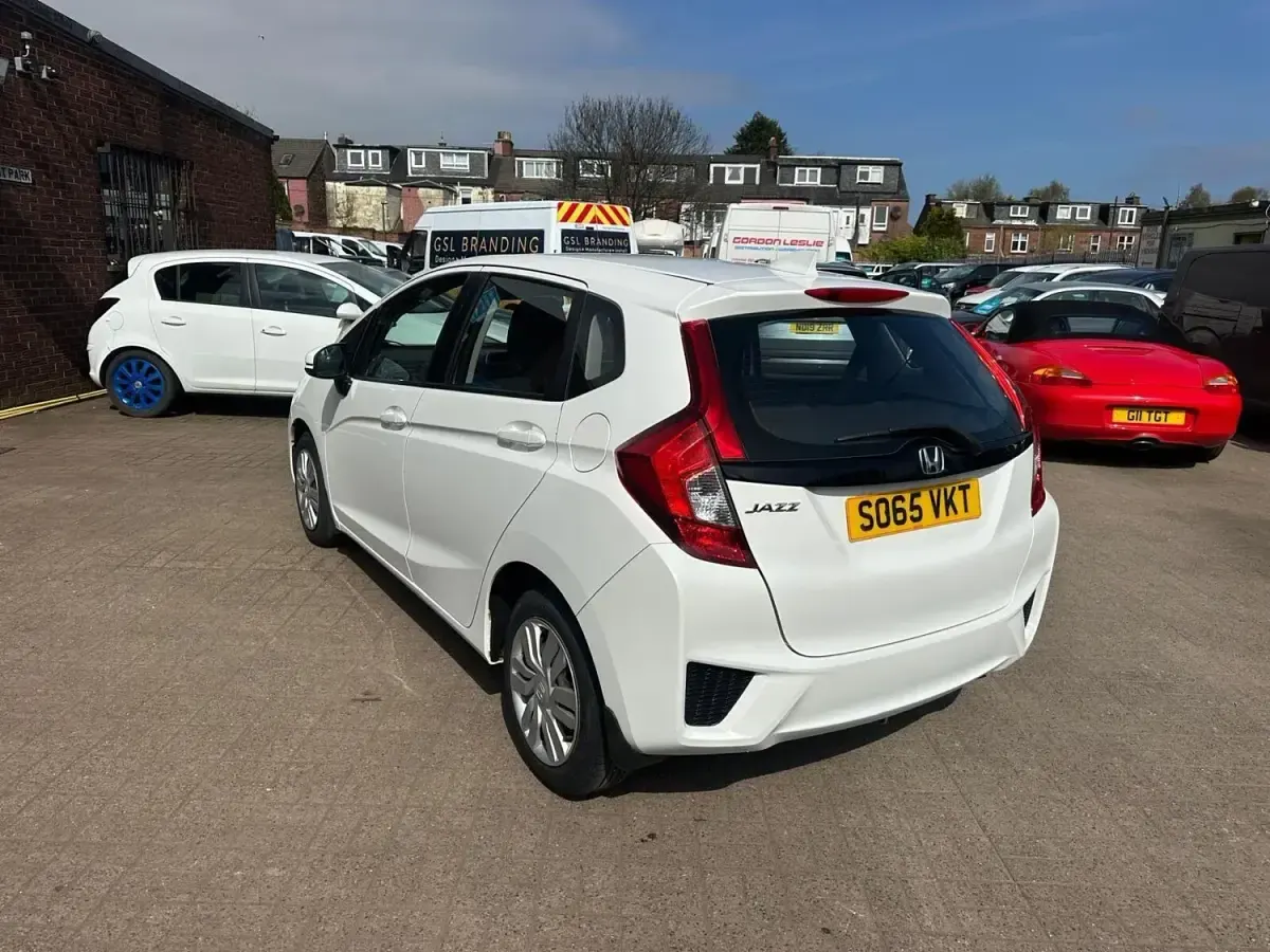 Used Honda Jazz S 102 HP (75 kW) 2016 White Hatchback