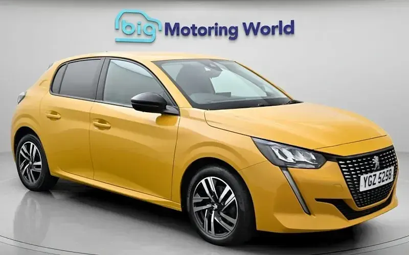 Używany Peugeot 208 Active+ 102 KM (75 kW) 2023 Hatchback