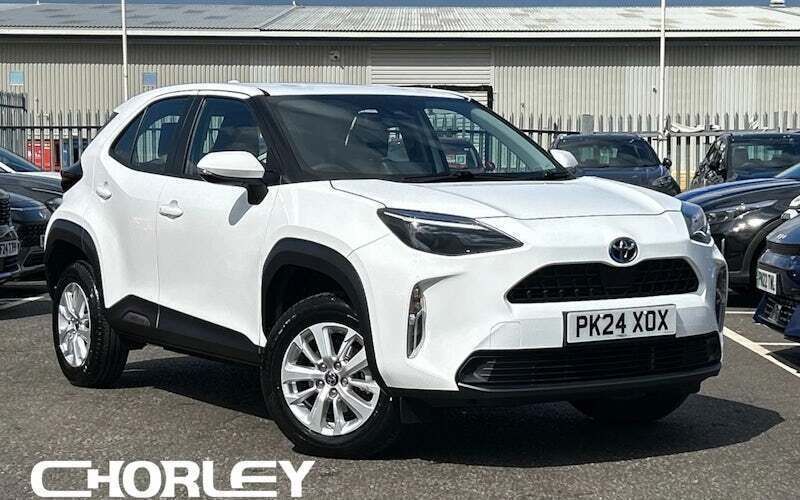 Used 2025 Toyota Yaris Hybrid Estate | £19,550 (Super price) - Image 1/4