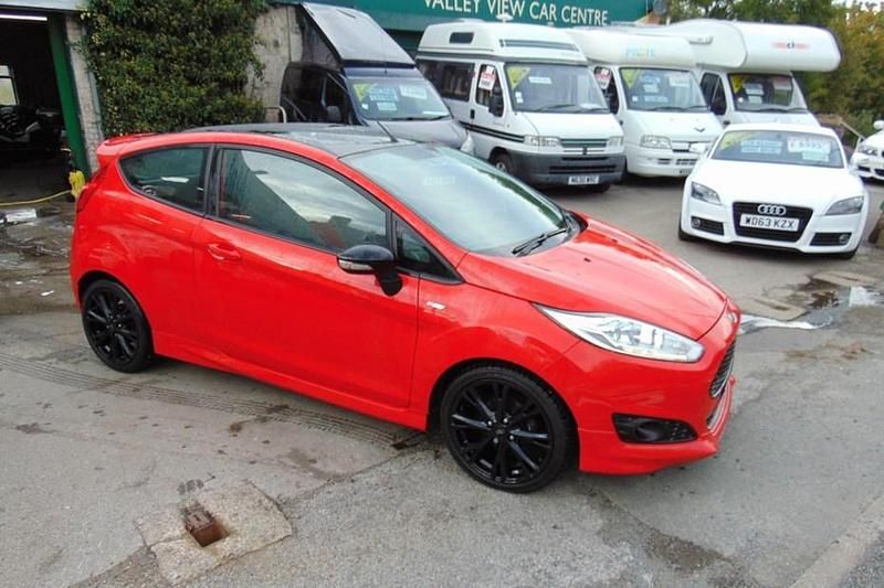 Red Used 2016 Ford Fiesta Zetec Hatchback | £4,995 (Fair price) - Image 1/1