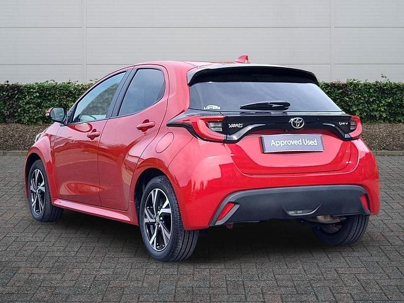 Second-hand Toyota Yaris Hybrid Design 2024 Roșu Hatchback