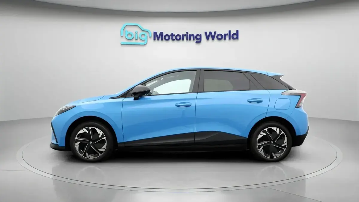 Used MG MG4 EV Trophy 319 kW (435 HP) 2023 Blue Hatchback