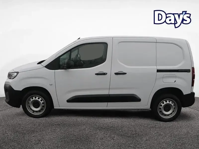 Second-hand Citroën Berlingo 100 CP (73 kW) 2024 Alb Monovolum