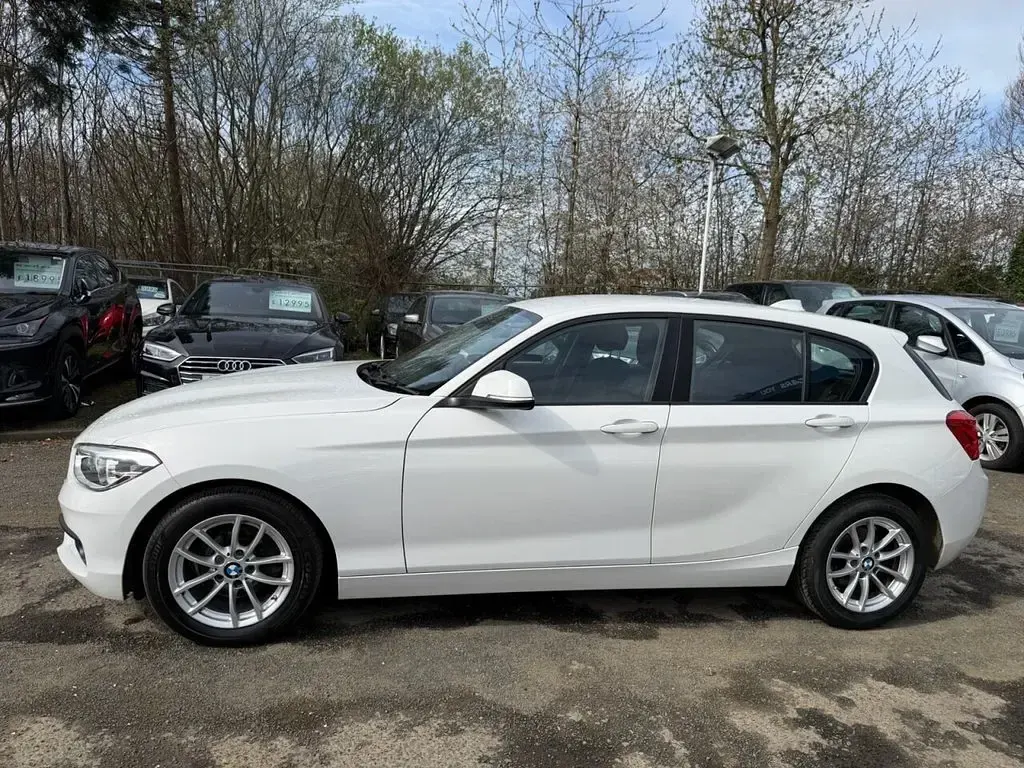 Usado BMW 118 Comfort Edition 136 CV (100 kW) 2019 Blanco Utilitario