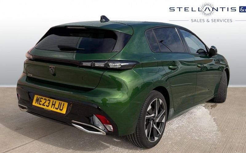 Used Peugeot 308 Allure Premium 131 HP (96 kW) 2023 Green Hatchback