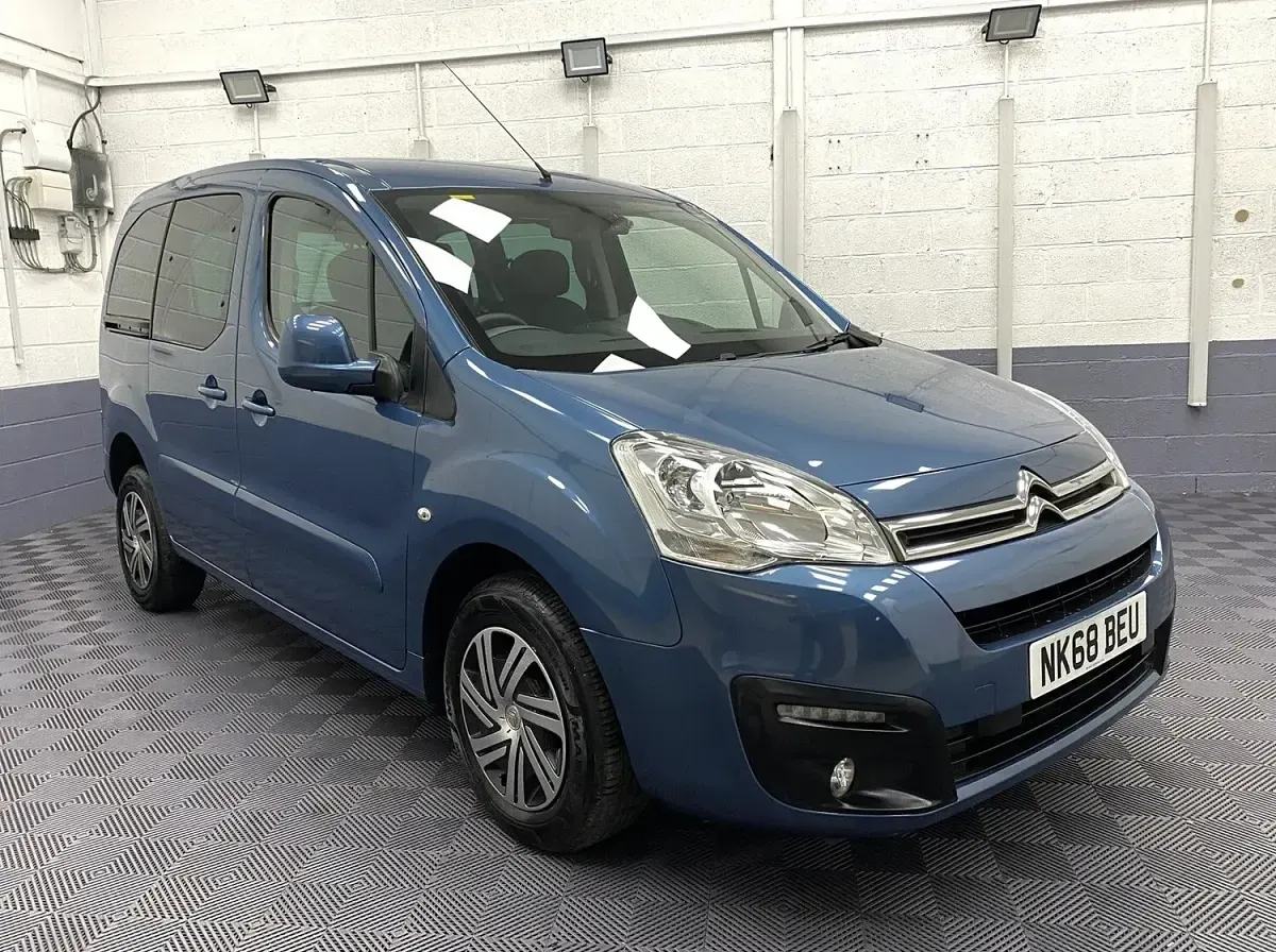Used Citroën Berlingo Feel 100 HP (73 kW) 2018 Blue MPV