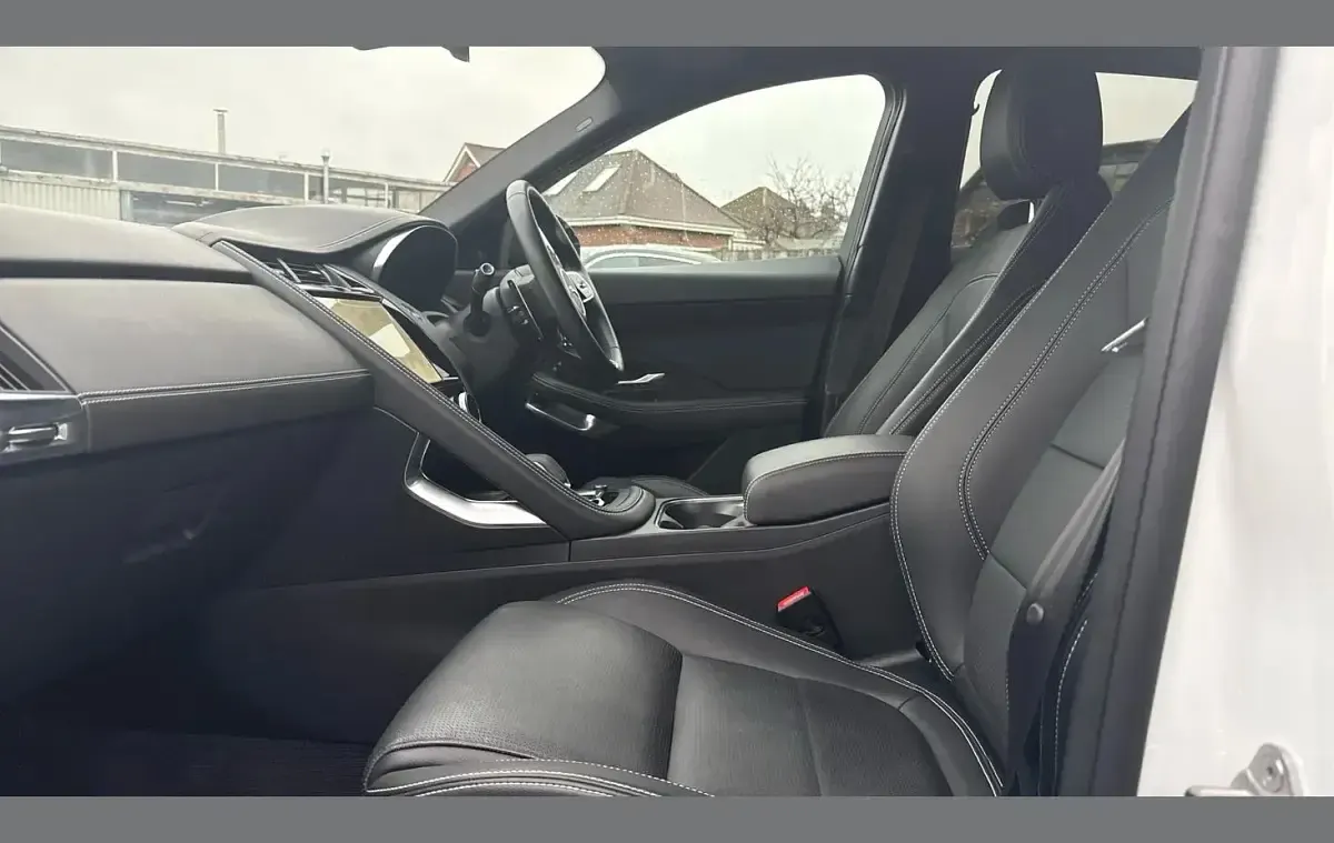 Usado Jaguar E-Pace R-Dynamic 204 HP (150 kW) 2024 Branco SUV