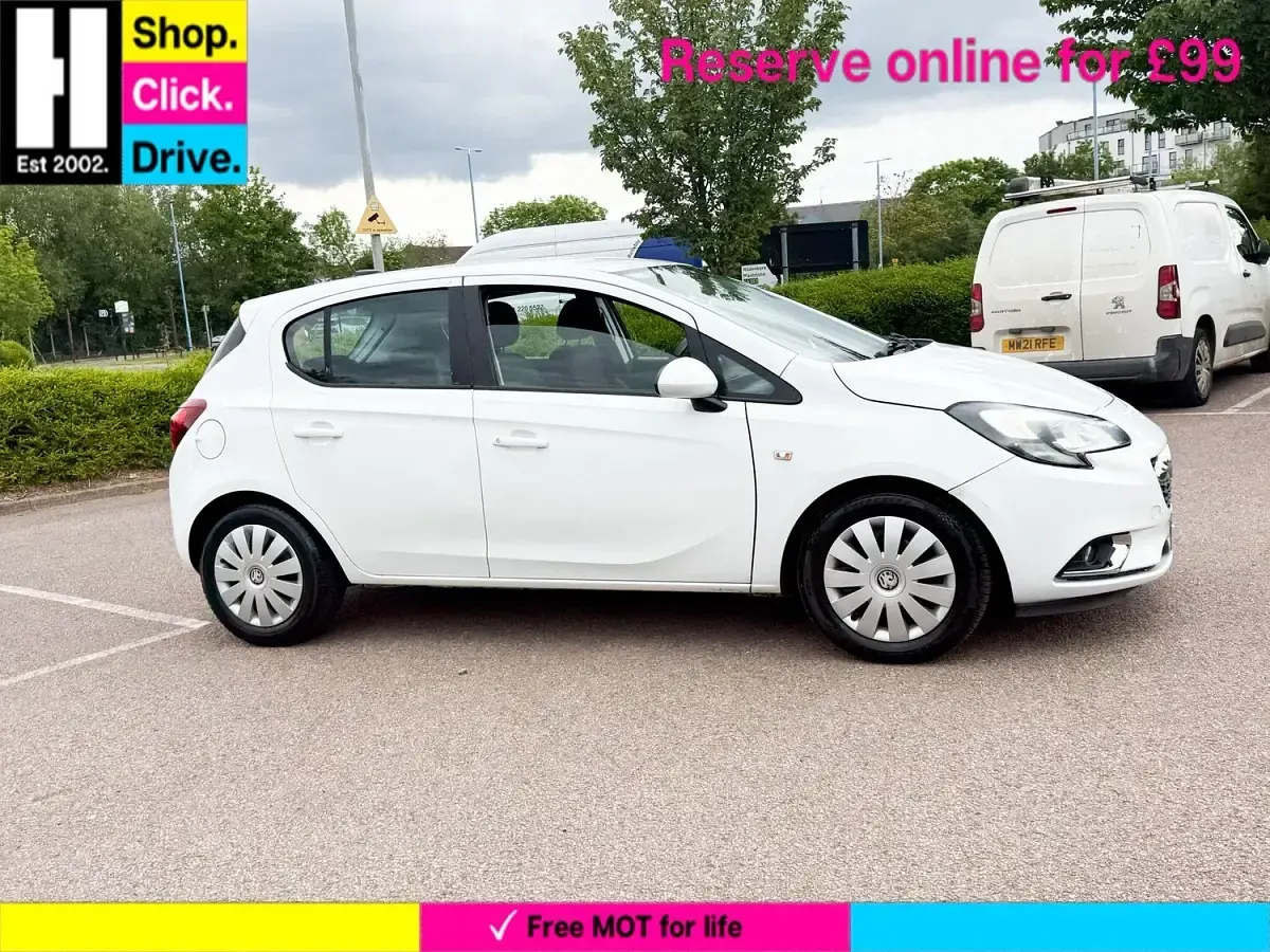 Used Vauxhall Corsa Design Edition 70 HP (51 kW) 2015 White Hatchback