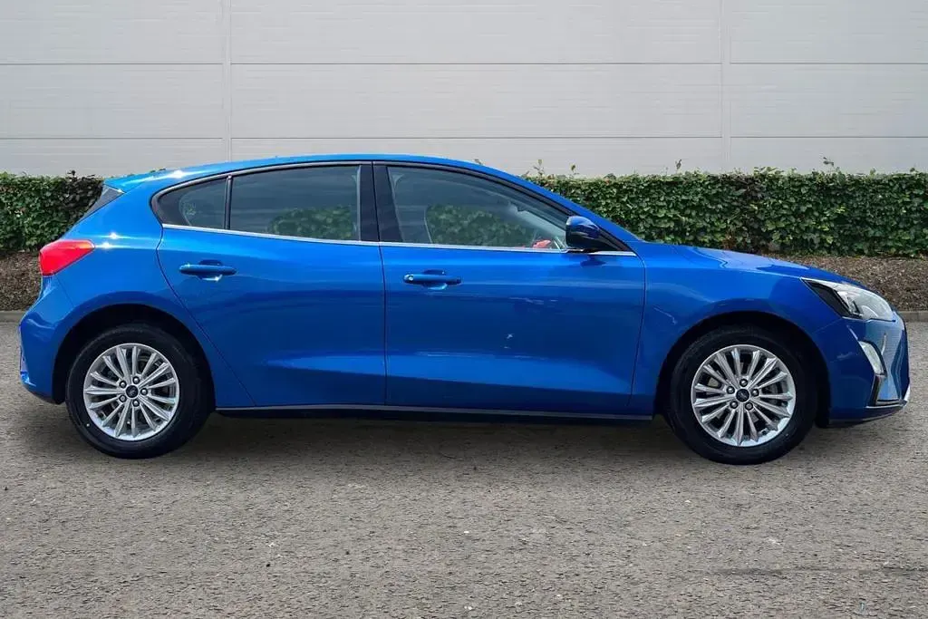 Used Ford Focus Titanium 2021 Blue Hatchback