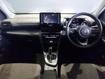 Used Toyota Yaris Hybrid 116 HP (85 kW) 2022 White Estate