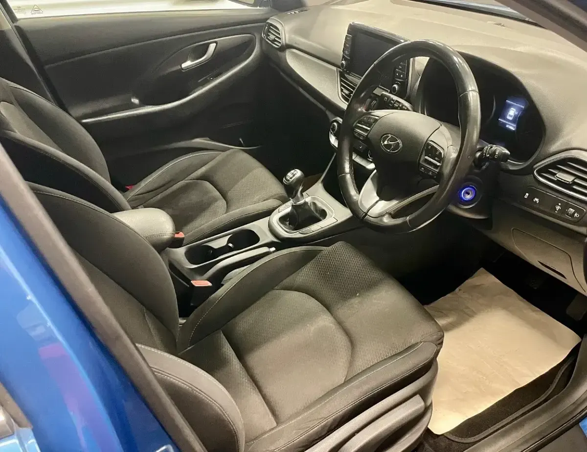 Used Hyundai i30 SE 120 HP (88 kW) 2017 Blue Hatchback