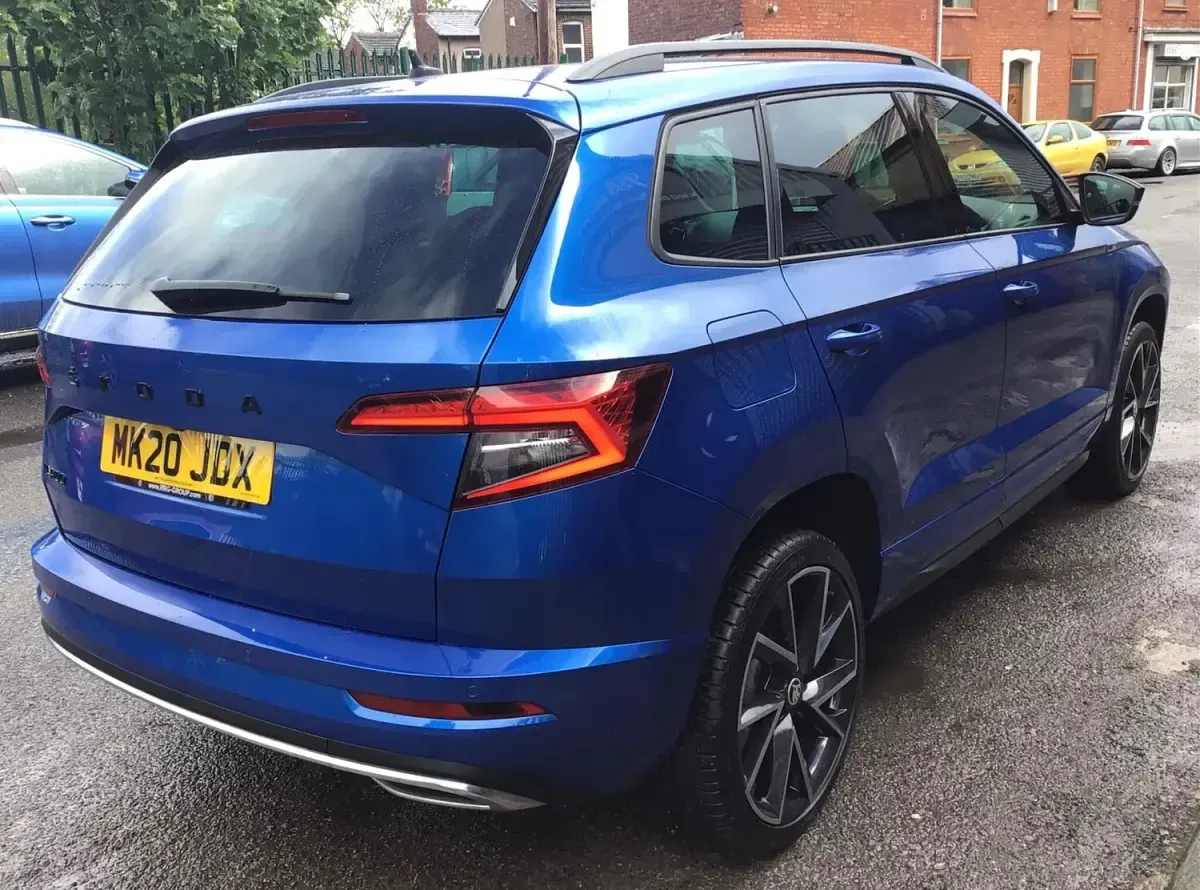 Usado Skoda Karoq SportLine 150 HP (110 kW) 2020 Azul SUV