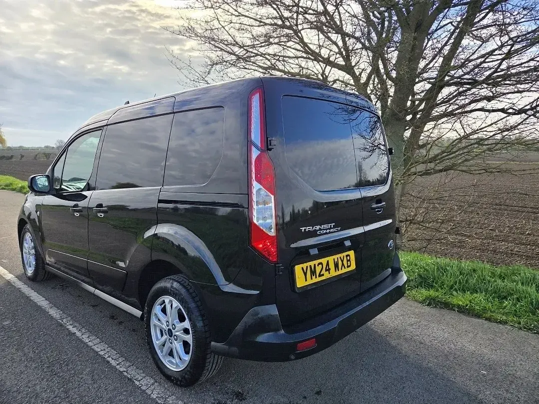 Second-hand Ford Transit Connect Limited 100 CP (73 kW) 2024 Negru Monovolum