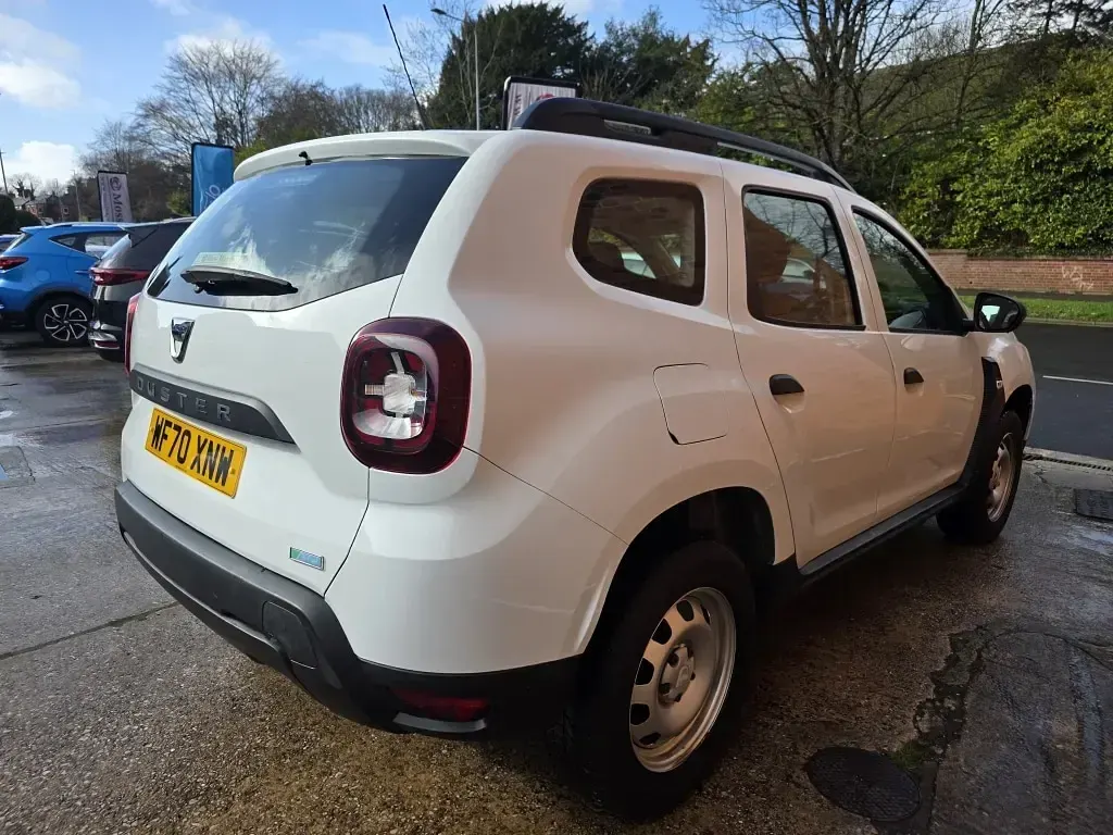 Used Dacia Duster Essentiel 101 HP (74 kW) 2020 White SUV
