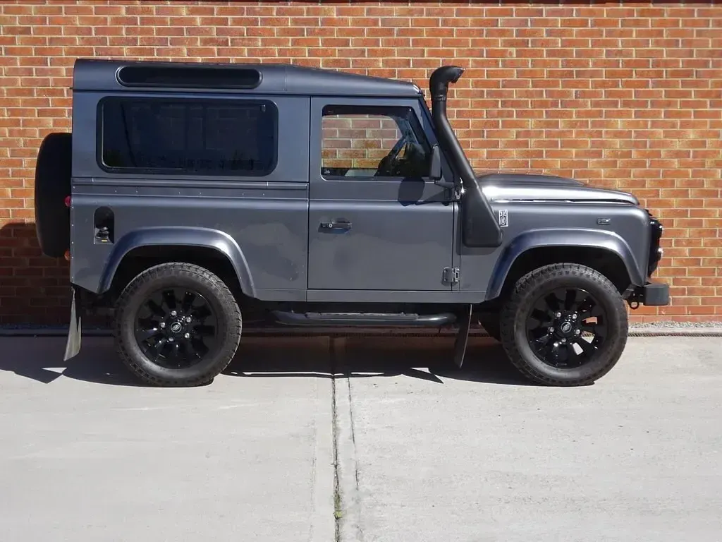 Used Land Rover Defender 122 HP (89 kW) 2016 Grey Estate
