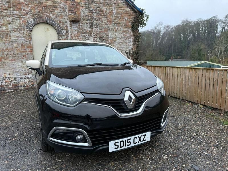 Used Renault Captur Dynamique 90 HP (66 kW) 2015 Black/cream SUV