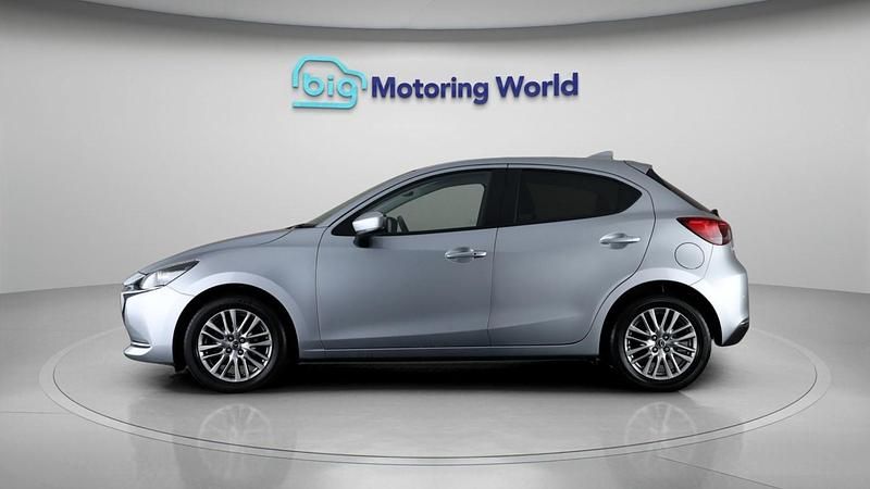 Usado Mazda 2 Inclusive 116 HP (85 kW) 2023 Prateado Citadino