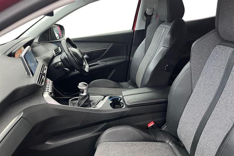 Used Peugeot 3008 Allure 131 HP (96 kW) 2019 Red SUV