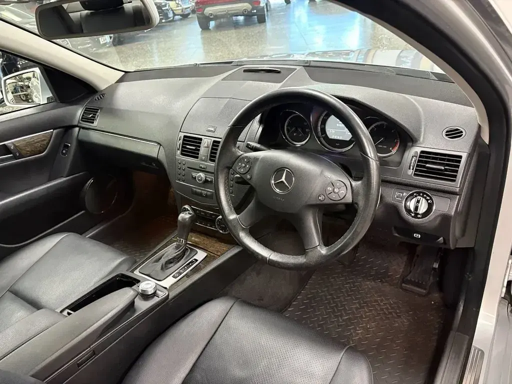 Used Mercedes C220 Elegance 170 HP (125 kW) 2010 Silver Sedan