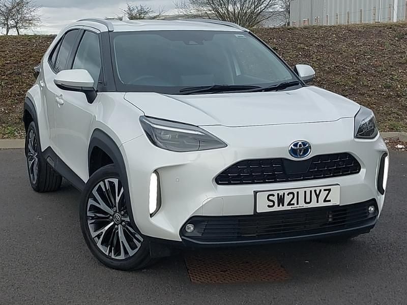 Used Toyota Yaris Hybrid 116 HP (85 kW) 2021 White Estate