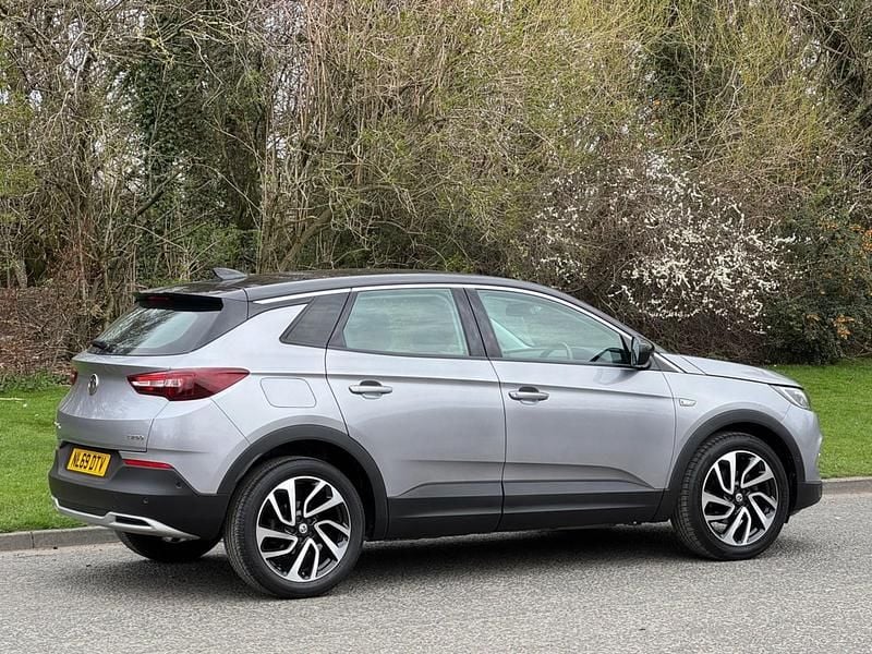 Used Vauxhall Grandland X Elite 130 HP (95 kW) 2019 Grey metallic SUV